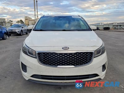 Piąte zdjęcie samochodu w środku: 2016 KIA SEDONA LX VIN:KNDMB5C14G6173864 - miniatura