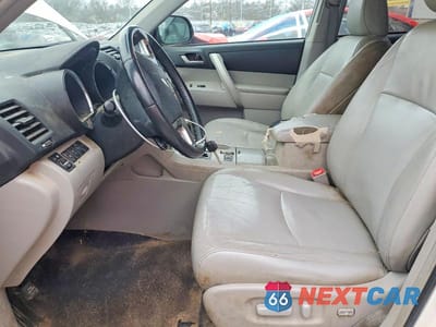 Zdjęcie 7 z 12 samochodu: 2013 TOYOTA HIGHLANDER SE VIN:5TDZK3EH5DS090069 - miniatura