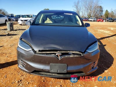 Piąte zdjęcie samochodu w środku: 2017 TESLA MODEL X VIN:5YJXCBE28HF050119 - miniatura