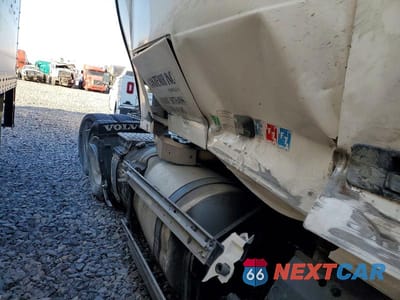 Zdjęcie 9 z 10 samochodu: 2022 VOLVO VNL SEMI TRUCK VIN:4V4NC9EH4NN281881 - miniatura