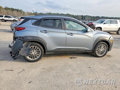 Trzecie zdjęcie samochodu z tyłu: 2021 HYUNDAI KONA SEL VIN:KM8K22AA8MU619395 - miniatura