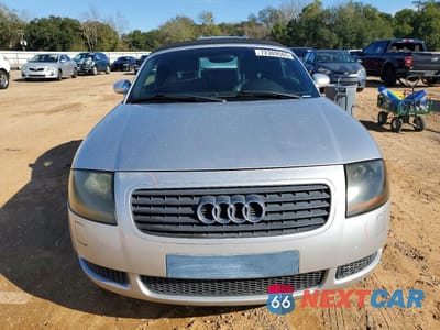 Piąte zdjęcie samochodu w środku: 2002 AUDI TT VIN:TRUTC28N221029566 - miniatura