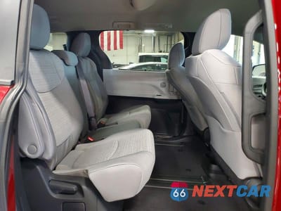 Zdjęcie 11 z 13 samochodu: 2025 TOYOTA SIENNA LE VIN:5TDKRKEC5SS277062 - miniatura