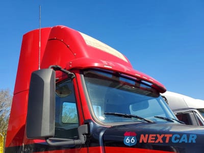 Zdjęcie 9 z 10 samochodu: 2017 VOLVO VNL SEMI TRUCK VIN:4V4N39EHXHN960560 - miniatura