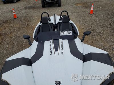 Piąte zdjęcie samochodu w środku: 2021 POLARIS SLINGSHOT S VIN:57XAASHD5M8146803 - miniatura