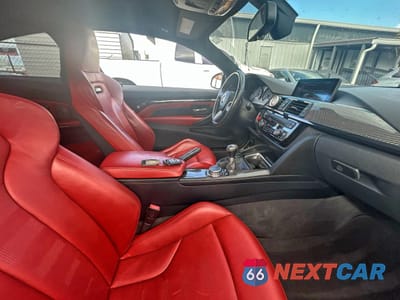 Piąte zdjęcie samochodu w środku: 2015 BMW M4 VIN:WBS3R9C50FK332153 - miniatura