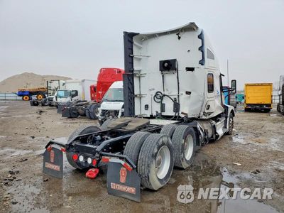 Czwarte zdjęcie samochodu z boku: 2022 KENWORTH T680 SEMI TRUCK VIN:1XKYD49X7NJ133245 - miniatura