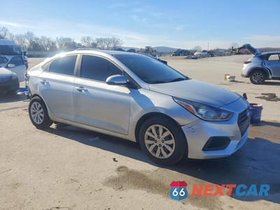 Czwarte zdjęcie samochodu z boku: 2018 HYUNDAI ACCENT SE VIN:3KPC24A36JE024545 - miniatura