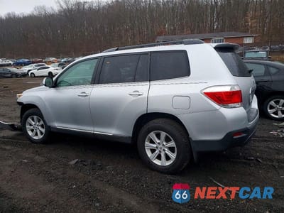 Drugie zdjęcie samochodu z przodu: 2012 TOYOTA HIGHLANDER BASE VIN:5TDBK3EH4CS165117 - miniatura