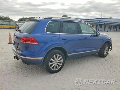 Trzecie zdjęcie samochodu z tyłu: 2016 VOLKSWAGEN TOUAREG SPORT VIN:WVGEF9BP4GD010144 - miniatura