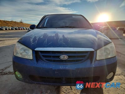 Piąte zdjęcie samochodu w środku: 2004 KIA SPECTRA LX VIN:KNAFE121545047196 - miniatura