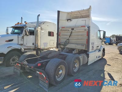 Czwarte zdjęcie samochodu z boku: 2017 VOLVO VNL SEMI TRUCK VIN:4V4NC9EG1HN976959 - miniatura