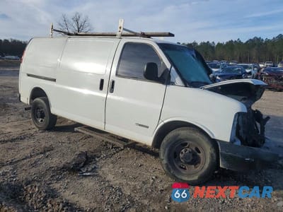 Czwarte zdjęcie samochodu z boku: 2004 CHEVROLET EXPRESS G3500 VIN:1GCHG35U441148356 - miniatura