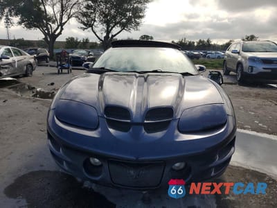 Piąte zdjęcie samochodu w środku: 2001 PONTIAC FIREBIRD TRANS AM VIN:2G2FV32G612145698 - miniatura