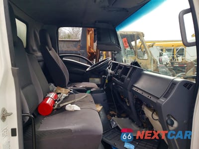 Zdjęcie 7 z 12 samochodu: 2015 ISUZU NPR HD BOX TRUCK VIN:JALC4W164F7005885 - miniatura