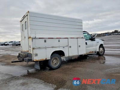 Trzecie zdjęcie samochodu z tyłu: 2005 FORD F350 SUPER DUTY UTILITY / SERVICE TRUCK VIN:1FDWF36Y95EB92080 - miniatura