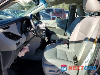 Zdjęcie 7 z 13 samochodu: 2017 TOYOTA SIENNA VIN:5TDYZ3DC8HS878461 - miniatura