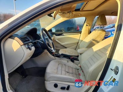 Zdjęcie 7 z 12 samochodu: 2015 VOLKSWAGEN PASSAT SE VIN:1VWBT7A35FC049474 - miniatura