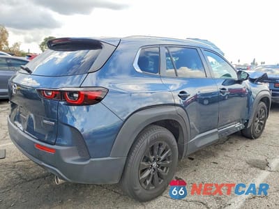 Trzecie zdjęcie samochodu z tyłu: 2023 MAZDA CX-50 PREFERRED PLUS VIN:7MMVABCM2PN139945 - miniatura
