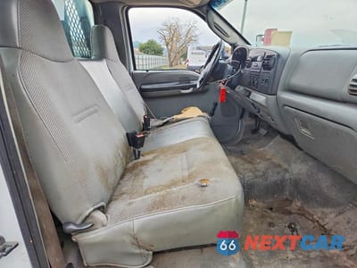 Zdjęcie 10 z 11 samochodu: 2006 FORD F250 SUPER DUTY FLATBED TRUCK VIN:1FDNF20516EB48113 - miniatura