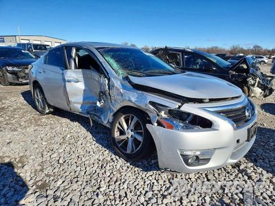 Czwarte zdjęcie samochodu z boku: 2015 NISSAN ALTIMA 2.5 VIN:1N4AL3AP9FN360345 - miniatura