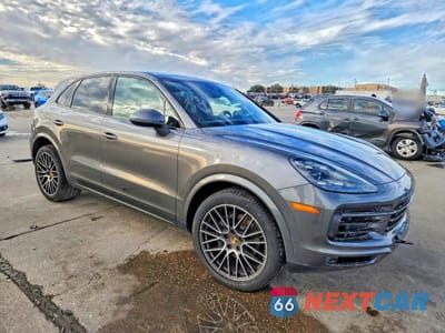 Czwarte zdjęcie samochodu z boku: 2020 PORSCHE CAYENNE VIN:WP1AA2AY9LDA00138 - miniatura