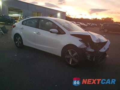 Czwarte zdjęcie samochodu z boku: 2018 KIA FORTE LX VIN:3KPFL4A73JE178403 - miniatura