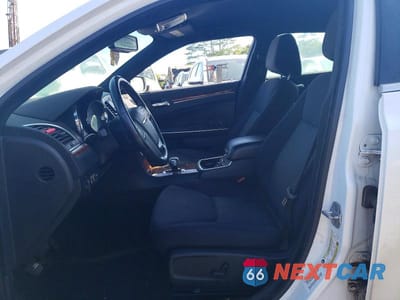 Zdjęcie 7 z 11 samochodu: 2012 CHRYSLER 300 VIN:2C3CCAAGXCH275109 - miniatura