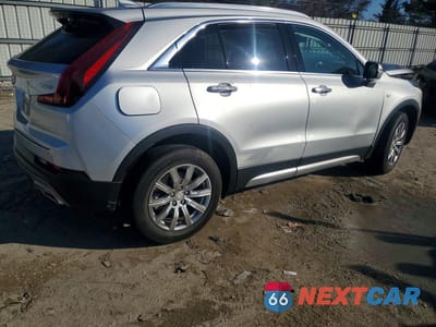 Trzecie zdjęcie samochodu z tyłu: 2022 CADILLAC XT4 PREMIUM LUXURY VIN:1GYFZDR47NF131101 - miniatura