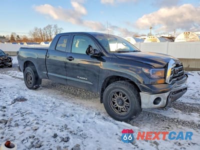 Czwarte zdjęcie samochodu z boku: 2011 TOYOTA TUNDRA DOUBLE CAB SR5 VIN:5TFUM5F13BX016237 - miniatura