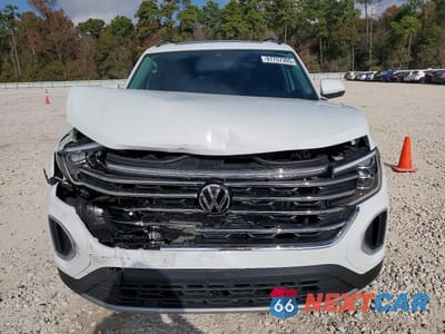 Piąte zdjęcie samochodu w środku: 2025 VOLKSWAGEN ATLAS SE VIN:1V2KR2CA9SC555480 - miniatura