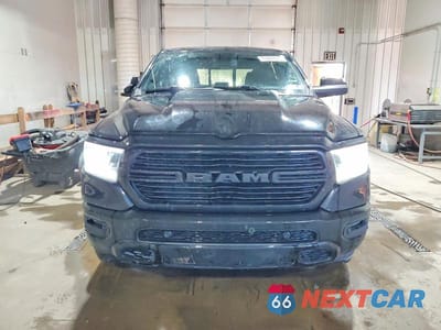 Piąte zdjęcie samochodu w środku: 2019 RAM 1500 BIG HORN VIN:1C6SRFFT0KN536012 - miniatura
