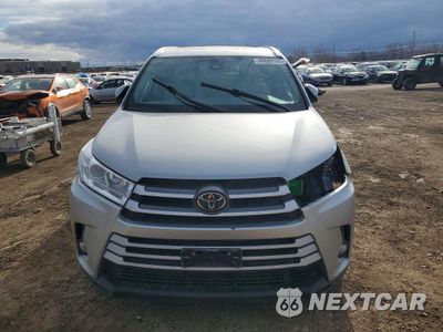 Piąte zdjęcie samochodu w środku: 2018 TOYOTA HIGHLANDER SE VIN:5TDJZRFH1JS885187 - miniatura
