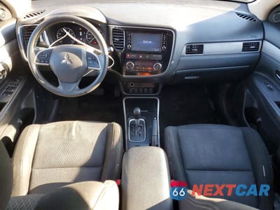 Zdjęcie 8 z 11 samochodu: 2018 MITSUBISHI OUTLANDER ES VIN:JA4AD2A35JJ004211 - miniatura