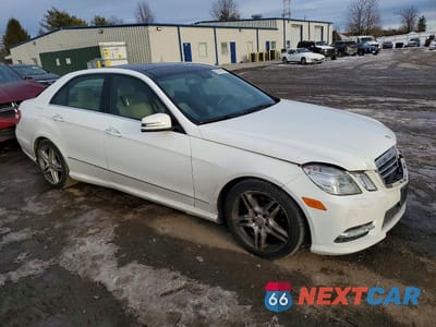 Czwarte zdjęcie samochodu z boku: 2013 MERCEDES-BENZ E 350 4MATIC VIN:WDDHF8JB1DA766485 - miniatura