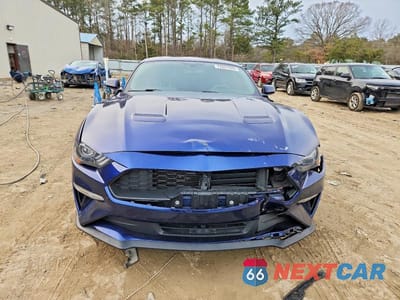 Piąte zdjęcie samochodu w środku: 2020 FORD MUSTANG VIN:1FA6P8TH3L5185857 - miniatura