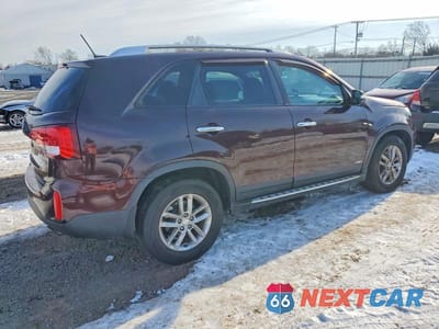 Trzecie zdjęcie samochodu z tyłu: 2015 KIA SORENTO LX VIN:5XYKTDA76FG590193 - miniatura