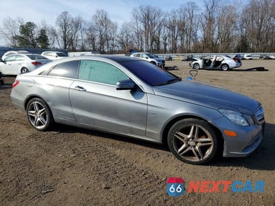 Czwarte zdjęcie samochodu z boku: 2012 MERCEDES-BENZ E 350 VIN:WDDKJ5KB4CF132980 - miniatura