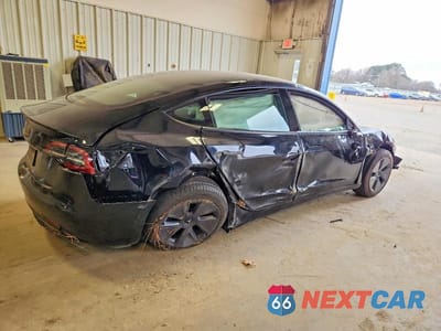 Trzecie zdjęcie samochodu z tyłu: 2023 TESLA MODEL 3 VIN:5YJ3E1EA4PF702811 - miniatura
