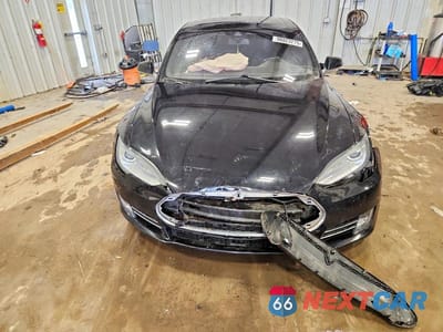 Piąte zdjęcie samochodu w środku: 2016 TESLA MODEL S VIN:5YJSA1E23GF122837 - miniatura