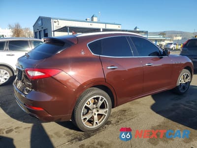 Trzecie zdjęcie samochodu z tyłu: 2017 MASERATI LEVANTE LUXURY VIN:ZN661XUL8HX211808 - miniatura