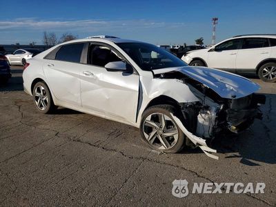 Czwarte zdjęcie samochodu z boku: 2023 HYUNDAI ELANTRA SEL VIN:5NPLS4AG3PH091482 - miniatura