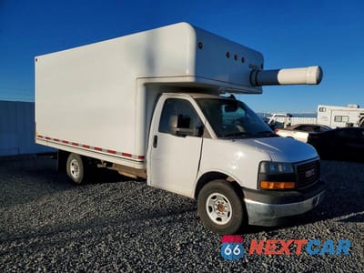 Czwarte zdjęcie samochodu z boku: 2022 GMC SAVANA 6.6L V-8 DELIVERY TRUCK VIN:1GD07SF71N1172109 - miniatura