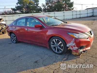 Czwarte zdjęcie samochodu z boku: 2017 NISSAN ALTIMA 2.5 VIN:1N4AL3AP9HC134062 - miniatura