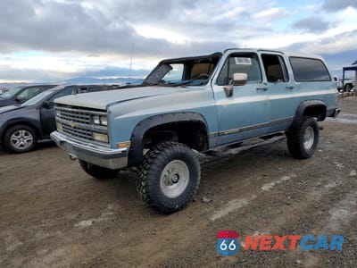 1990 CHEVROLET SUBURBAN V2500 1GNGV26K7LF119614 - główne zdjęcie licytacji z USA - miniatura