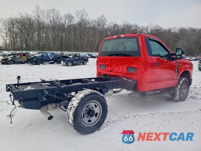 Trzecie zdjęcie samochodu z tyłu: 2024 FORD F350 SUPER DUTY TRUCK CAB AND CHASSIS VIN:1FDRF3FN0REF16834 - miniatura