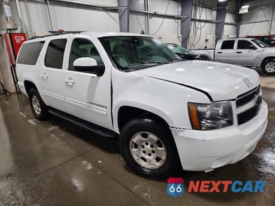 Czwarte zdjęcie samochodu z boku: 2011 CHEVROLET SUBURBAN K1500 LT VIN:1GNSKJE36BR105093 - miniatura