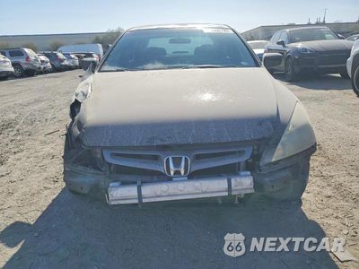 Piąte zdjęcie samochodu w środku: 2005 HONDA ACCORD LX VIN:1HGCM56485A125100 - miniatura