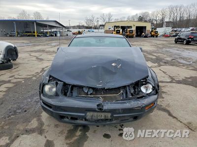Piąte zdjęcie samochodu w środku: 2008 FORD MUSTANG VIN:1ZVHT80N385199691 - miniatura