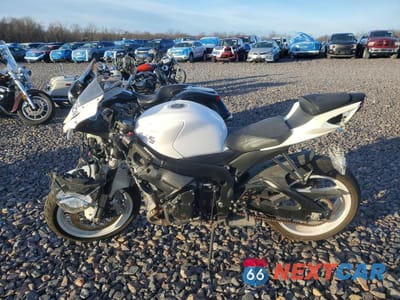 Trzecie zdjęcie samochodu z tyłu: 2019 SUZUKI GSX-R600 VIN:JS1GN7FA3K7101241 - miniatura